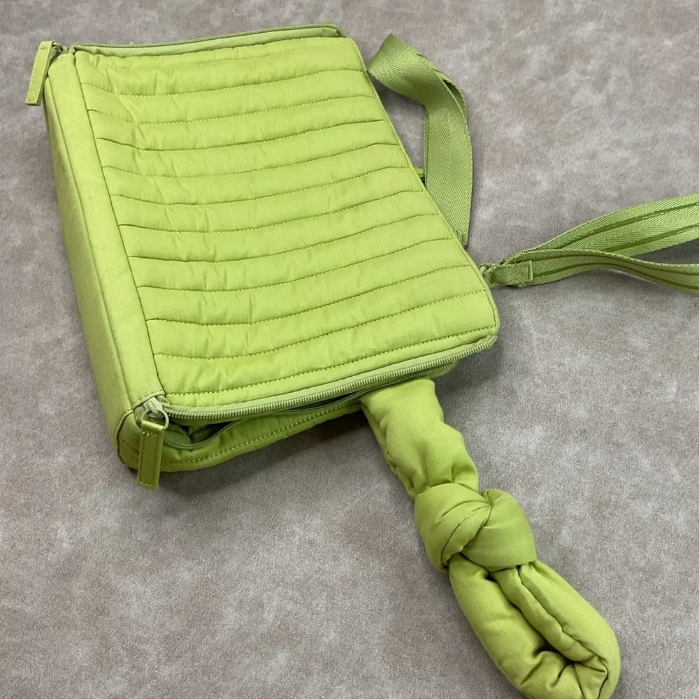 BEIS x Elsa The Clutch Changing Pad Bag Quilted Brown Zipper Pockets Baby
